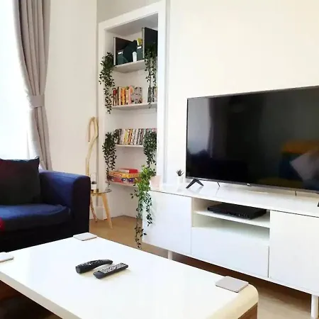 Apartment West End, 3 Bedroom Apt, Close To Sec, Hydro, City Centre And Motorway *