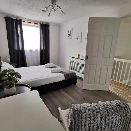 Cozy And Ultramodern Glasgow