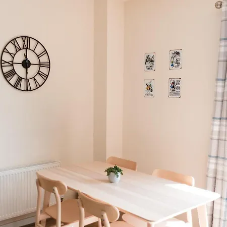 Pass The Keys Lovely 2 Bed Flat In Harbour, West End Appartamento