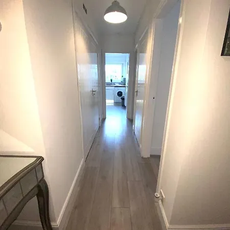 2 Bedroom At Secc Hydro Free Parking Apartment Glasgow