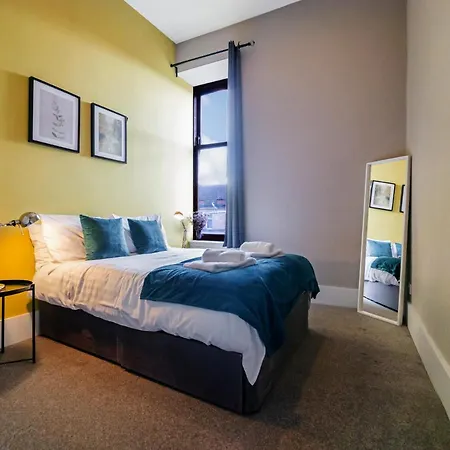 Luxurious Nr Subway Apartment