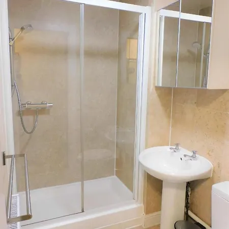 Apartment Cosy Flat, West End, Close To Sec, Hydro & Tourist Attractions