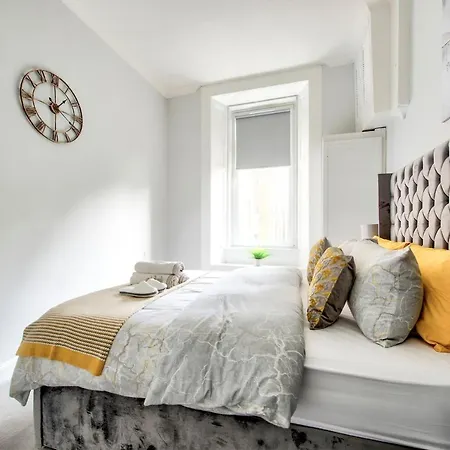 Pass The Keys Stylish 2 Bed In Heart Of West End Apartment