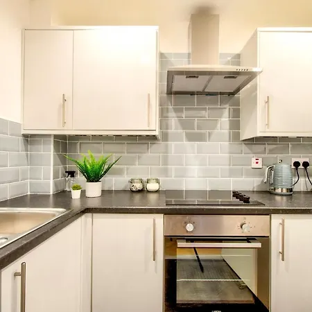 Pass The Keys Stylish 2 Bed In Heart Of West End Apartment