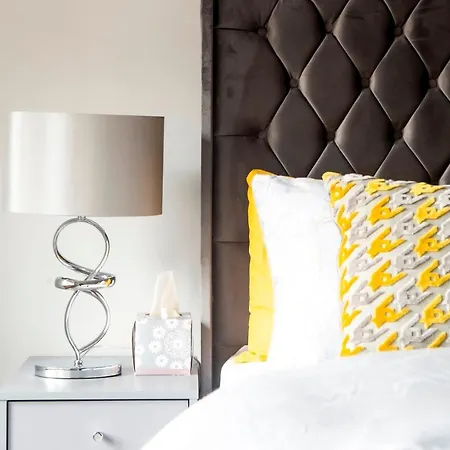 Pass The Keys Stylish 2 Bed In Heart Of West End Apartment