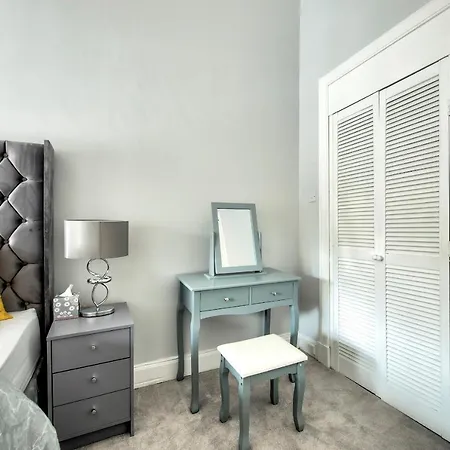 Pass The Keys Stylish 2 Bed In Heart Of West End Apartment