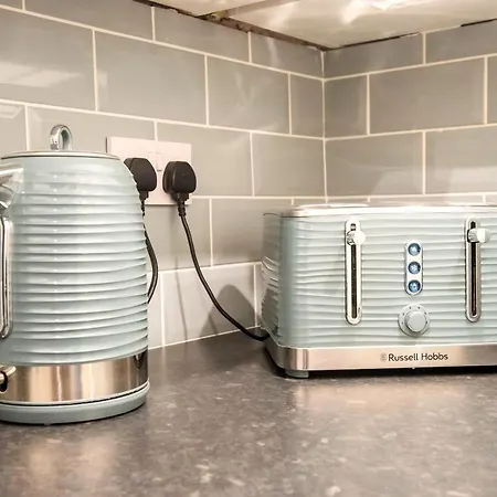 Pass The Keys Stylish 2 Bed In Heart Of West End *