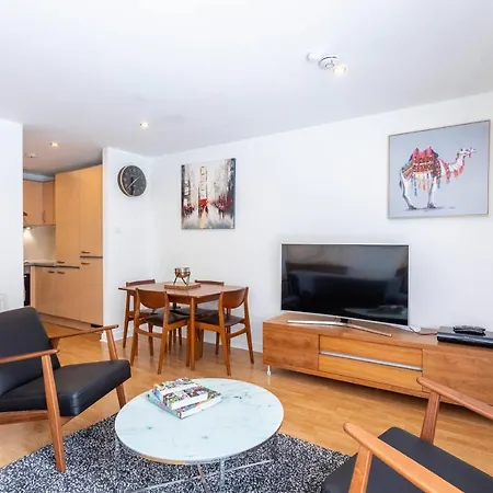 Lägenhet Modern 2 Bed Broompark/central Apt. With Parking Glasgow
