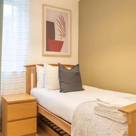 Apartment Merchant With Parking Glasgow