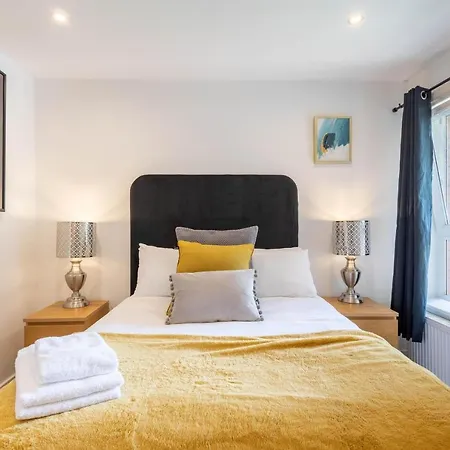 Modern 2 Bed Broompark/central Apt. With Parking غلاسغو