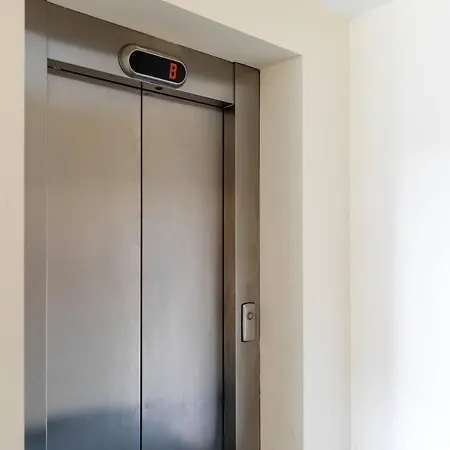 Modern 2 Bed Broompark/central Apt. With Parking Lägenhet Glasgow
