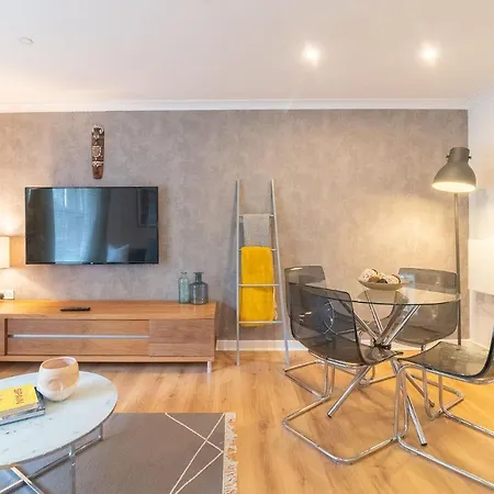 Merchant With Parking アパート *