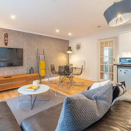 Merchant With Parking *