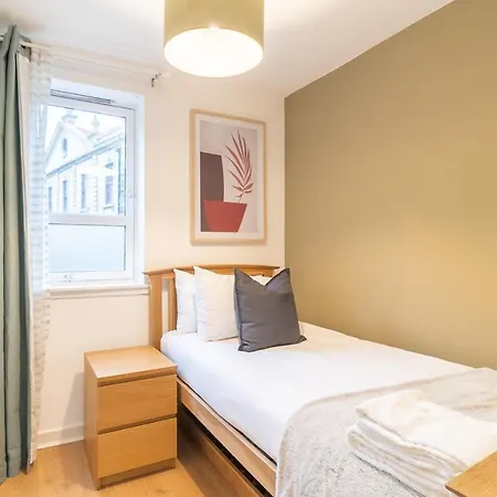 Merchant With Parking *