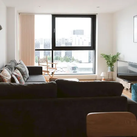 Pass The Keys Lovely 2 Bed With Parking Next To Secc Hydro *