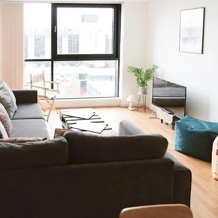 Pass The Keys Lovely 2 Bed With Parking Next To Secc Hydro Glasgow