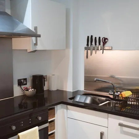 Pass The Keys Lovely 2 Bed With Parking Next To Secc Hydro Apartment *