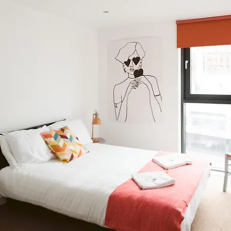 Pass The Keys Lovely 2 Bed With Parking Next To Secc Hydro Apartment *