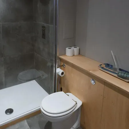 Pass The Keys Lovely 2 Bed With Parking Next To Secc Hydro *