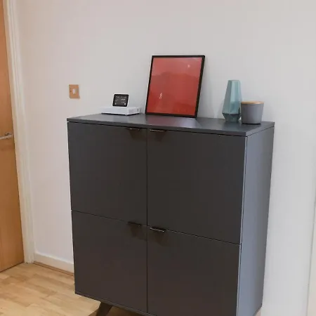 Pass The Keys Lovely 2 Bed With Parking Next To Secc Hydro *