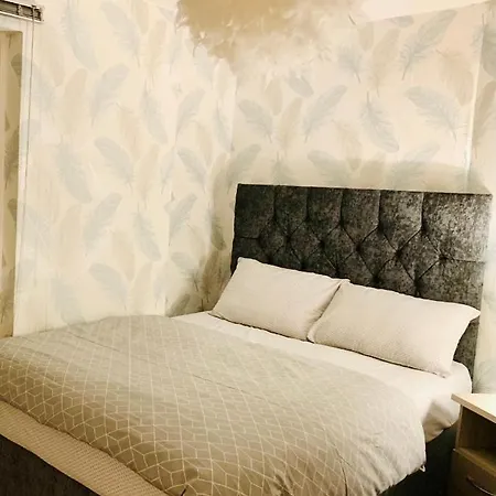 Apartment City Centre Flat With River Views And Parking