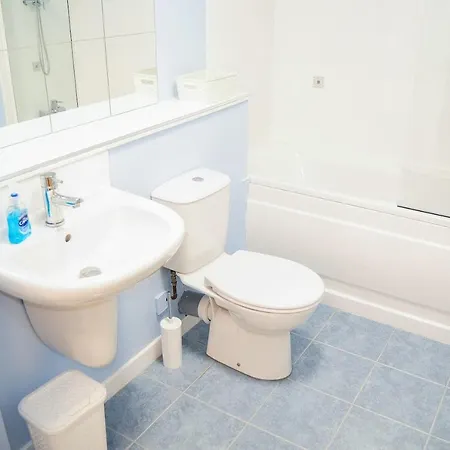 New Family - Private Parking Apartment Glasgow