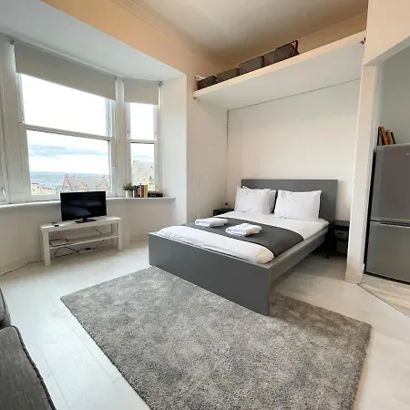 1 Bedroom Main Street * Glasgow