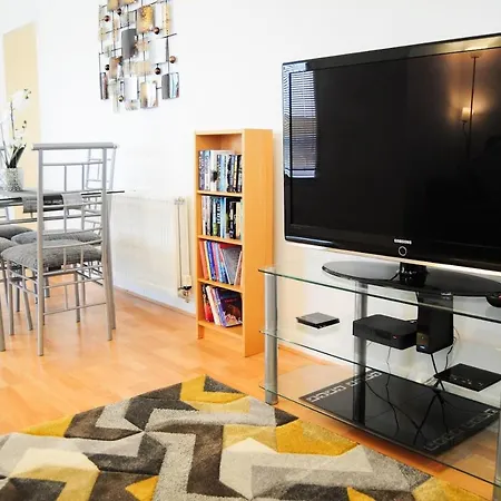 New Family - Private Parking Apartment