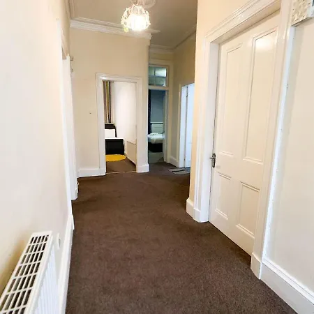 Large South Family - Free Parking Glasgow