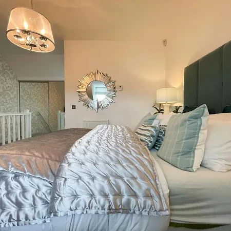 Newly Developed 3 Bedroom Ferienhaus Glasgow