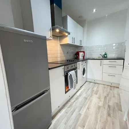 1 Bedroom Main Street Apartment Glasgow