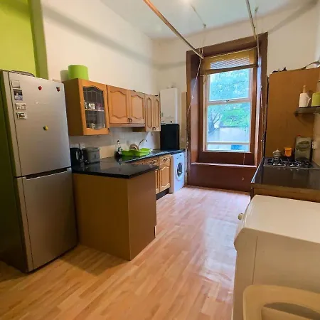 Large South Family - Free Parking Holiday home