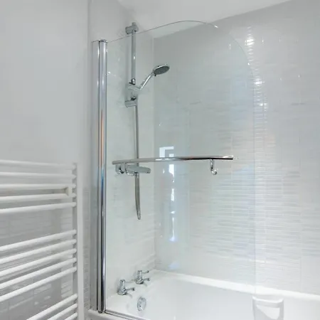 Modern 2 Bed Apartment, Next To Hydro And Secc! Apartment