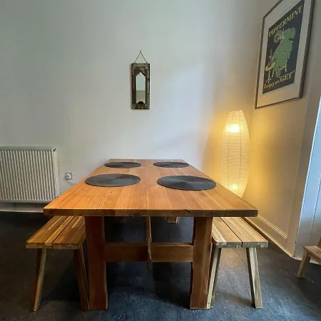 West End - Botanic Gardens *