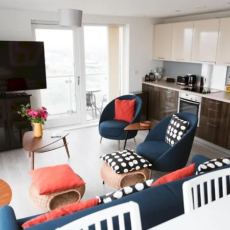 Pass The Keys Lovely New 1-bedroom Harbour River View Glasgow