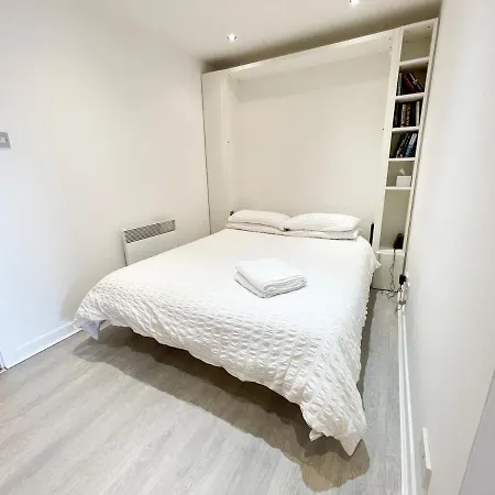 Executive 10th Floor Studio Flat *