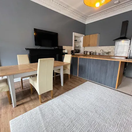 Apartment Spacious 3 Bedroom Victorian Flat Centre