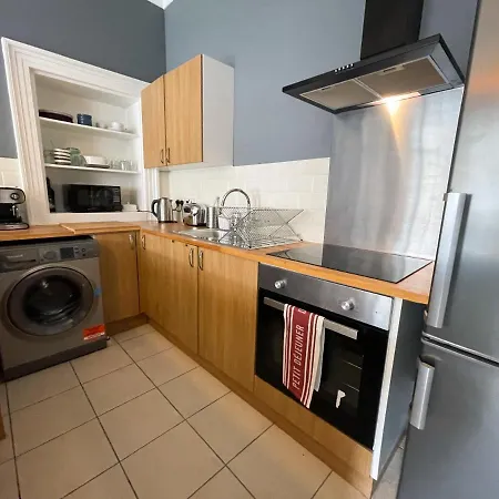Apartment Spacious 3 Bedroom Victorian Flat Centre