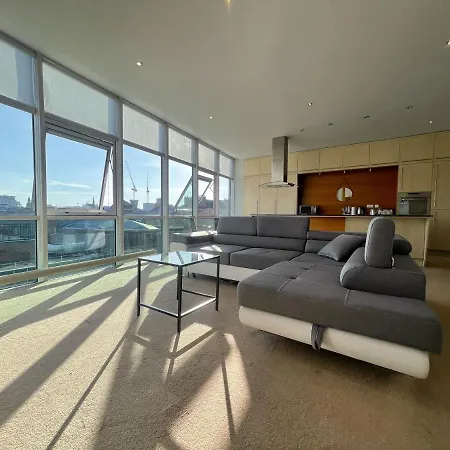 Centre 2-bed Parking Jacuzzi Bath *