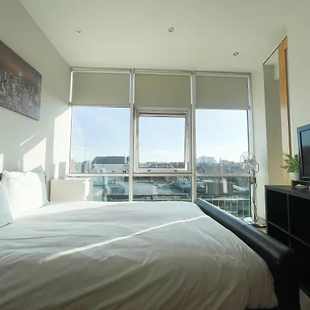 アパート Centre 2-bed Parking Jacuzzi Bath