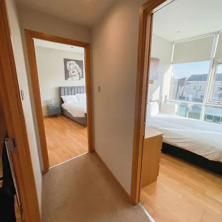 Centre 2-bed Parking Jacuzzi Bath グラスゴー