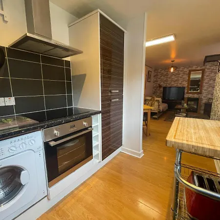 Kelvingrove 2 Bedroom - Private Parking * Glasgow
