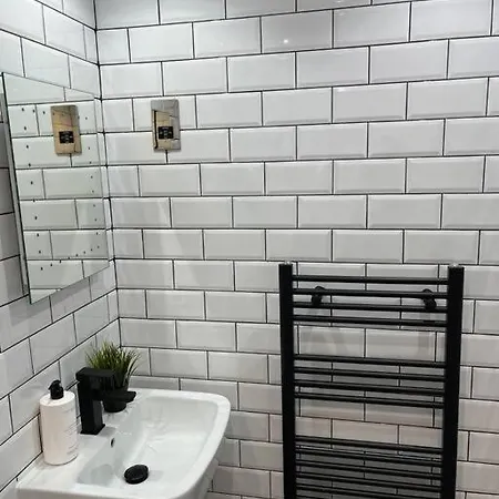 Ultra Lavish Sleeps 4 Guest Comfy, Netflix, 1 X Double Bed , 2 X Single Beds * Glasgow