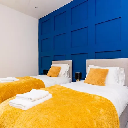 Ultra Lavish Sleeps 4 Guest Comfy, Netflix, 1 X Double Bed , 2 X Single Beds