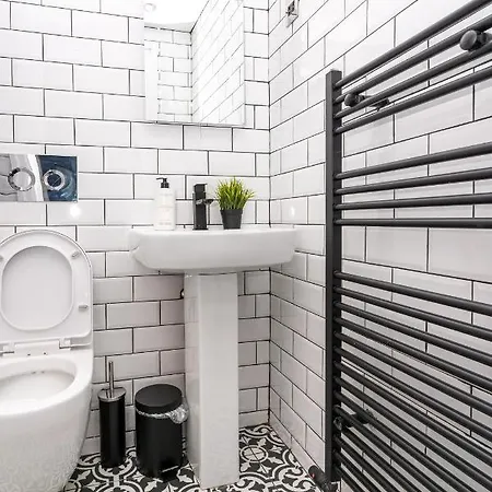 Ultra Lavish Sleeps 4 Guest Comfy, Netflix, 1 X Double Bed , 2 X Single Beds Glasgow