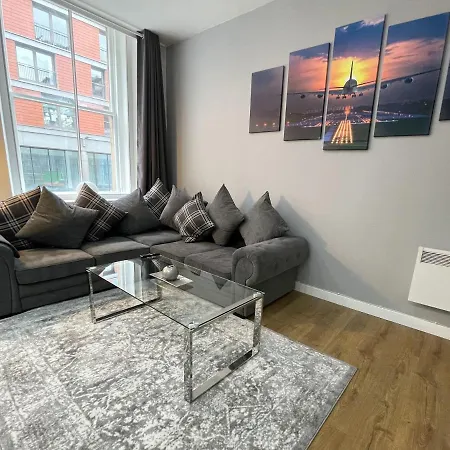 Apartment Exquisite 2br Flat Near Train Station