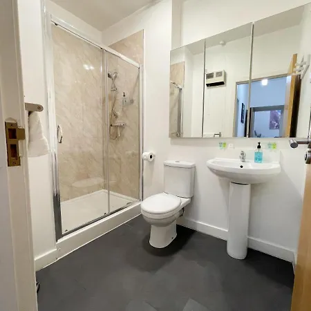 Exquisite 2br Flat Near Train Station Apartmán Glasgow