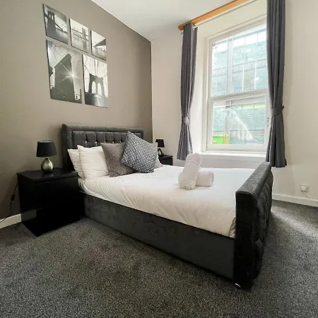 Exquisite 2br Flat Near Train Station Apartmán *