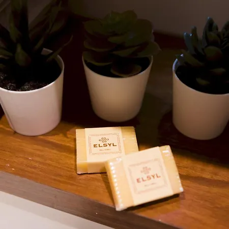 Pass The Keys Lovely New 1-bedroom Harbour River View Glasgow