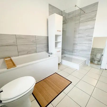 Spacious 3 Bedroom Victorian Flat Centre Apartment Glasgow